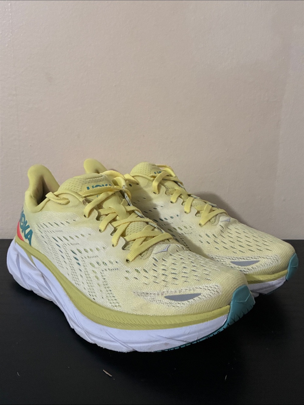 Hoka One One Clifton 8 running shoes in the Yellow Pear Sweet Corn color size 9B - Picture 8 of 11